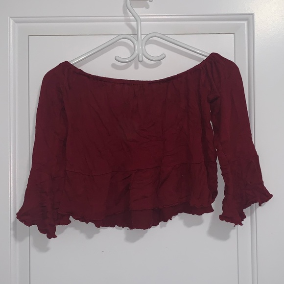 Red off the shoulder crop top - Picture 3 of 4